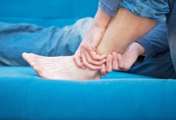 دلیل کبودی جسم چیست؟ علت کبودشدگی دست و پا | مجله سلامت یاثار